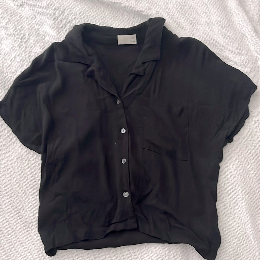 Aritzia black button down short sleeve top